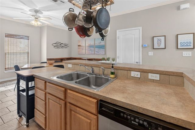 14202 Encantada Ave 401, Corpus Christi, TX 78418