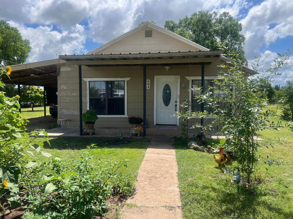 Image 1 of property listing at 604 Hall Street, Eldorado, TX 76936