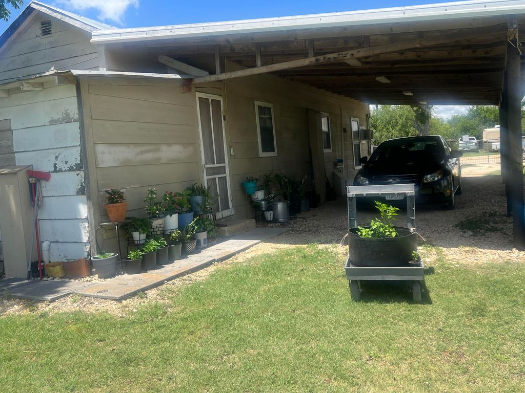 Image 14 of property listing at 604 Hall Street, Eldorado, TX 76936