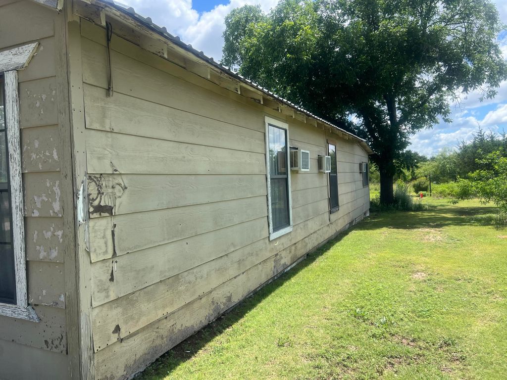 Image 18 of property listing at 604 Hall Street, Eldorado, TX 76936