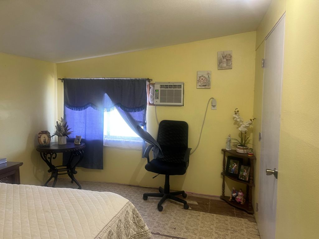 Image 4 of property listing at 604 Hall Street, Eldorado, TX 76936