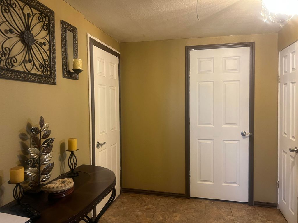 Image 7 of property listing at 604 Hall Street, Eldorado, TX 76936