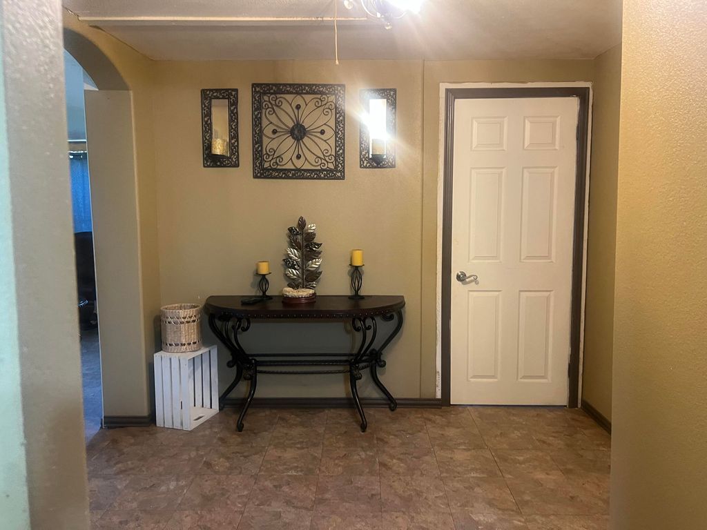 Image 8 of property listing at 604 Hall Street, Eldorado, TX 76936
