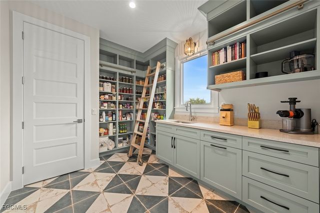 1332 Eagle Run DR, Sanibel, FL 33957