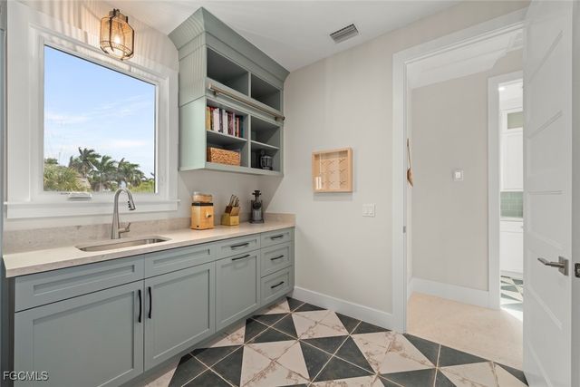 1332 Eagle Run DR, Sanibel, FL 33957