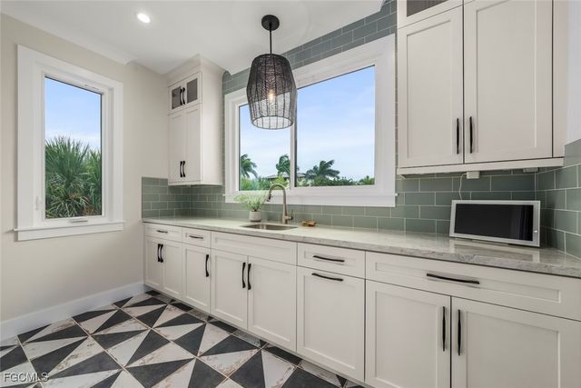 1332 Eagle Run DR, Sanibel, FL 33957