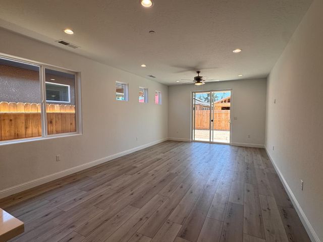 474 W Windsor Avenue, Clovis, CA 93612