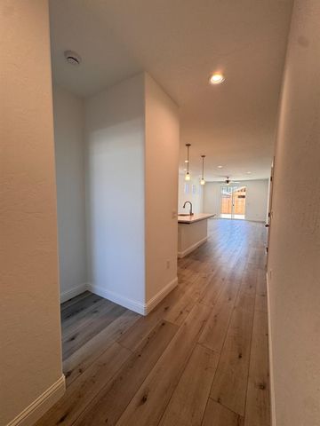 474 W Windsor Avenue, Clovis, CA 93612
