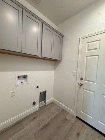 474 W Windsor Avenue, Clovis, CA 93612