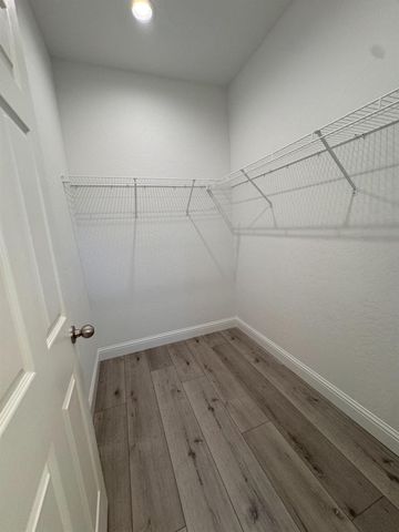 474 W Windsor Avenue, Clovis, CA 93612