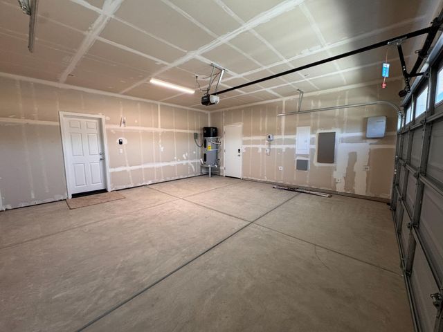 474 W Windsor Avenue, Clovis, CA 93612