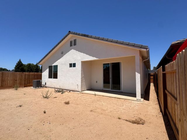 474 W Windsor Avenue, Clovis, CA 93612