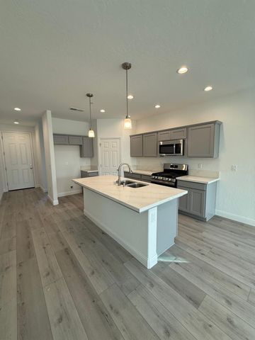 474 W Windsor Avenue, Clovis, CA 93612