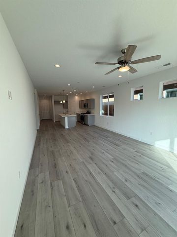 474 W Windsor Avenue, Clovis, CA 93612