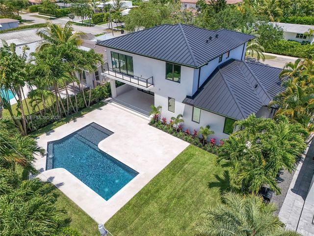 1940 Alamanda Dr, North Miami, FL 33181