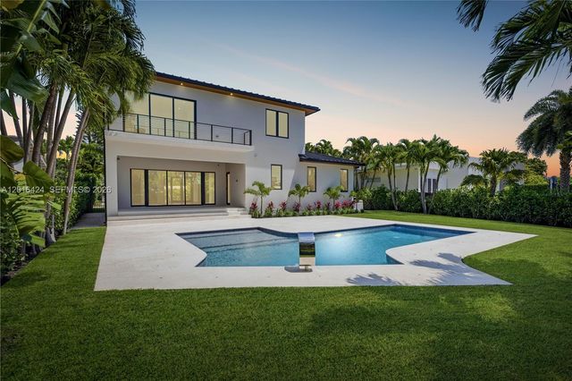 1940 Alamanda Dr, North Miami, FL 33181
