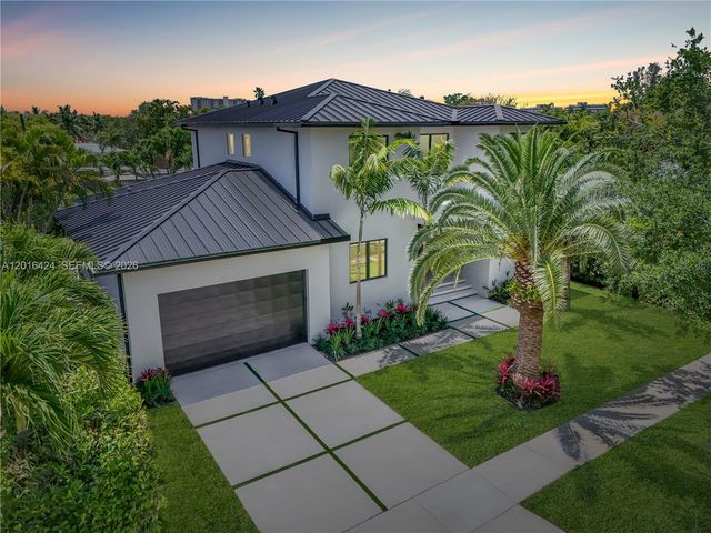 1940 Alamanda Dr, North Miami, FL 33181