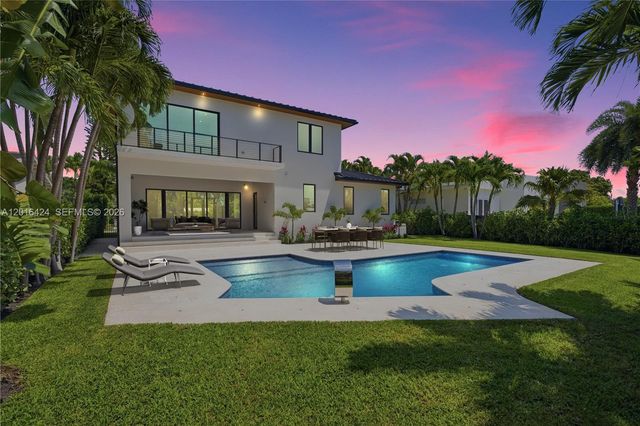 1940 Alamanda Dr, North Miami, FL 33181