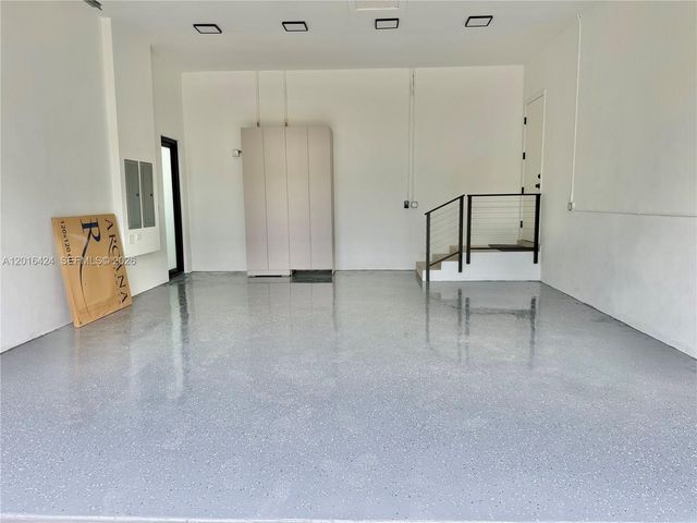 1940 Alamanda Dr, North Miami, FL 33181