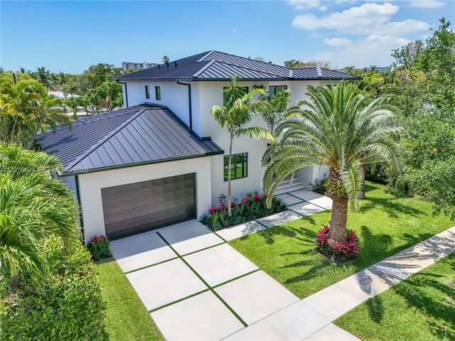 1940 Alamanda Dr, North Miami, FL 33181
