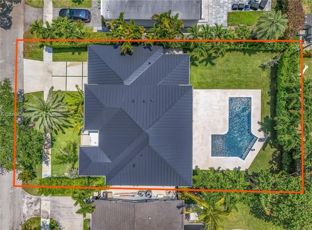1940 Alamanda Dr, North Miami, FL 33181