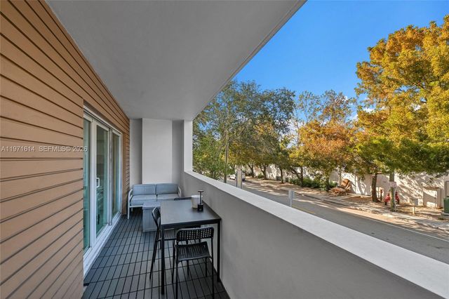 2740 SW 28th Ter 202, Miami, FL 33133