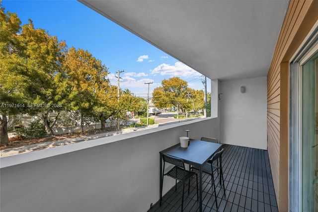 2740 SW 28th Ter 202, Miami, FL 33133