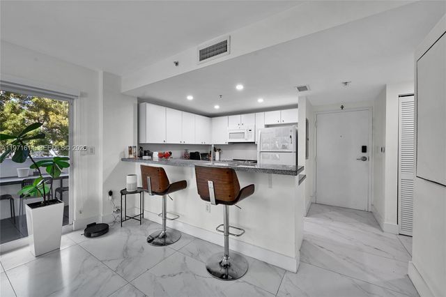 2740 SW 28th Ter 202, Miami, FL 33133