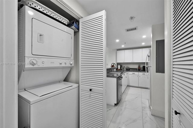 2740 SW 28th Ter 202, Miami, FL 33133