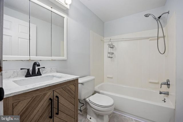 2504 GREENWOOD DR, Lindenwold, NJ 08021