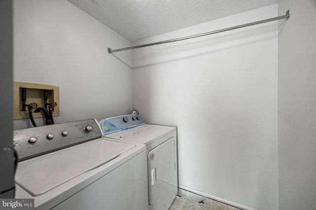 2504 GREENWOOD DR, Lindenwold, NJ 08021