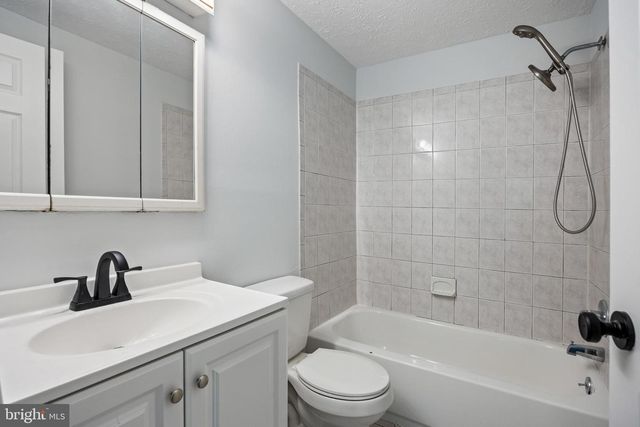 2504 GREENWOOD DR, Lindenwold, NJ 08021