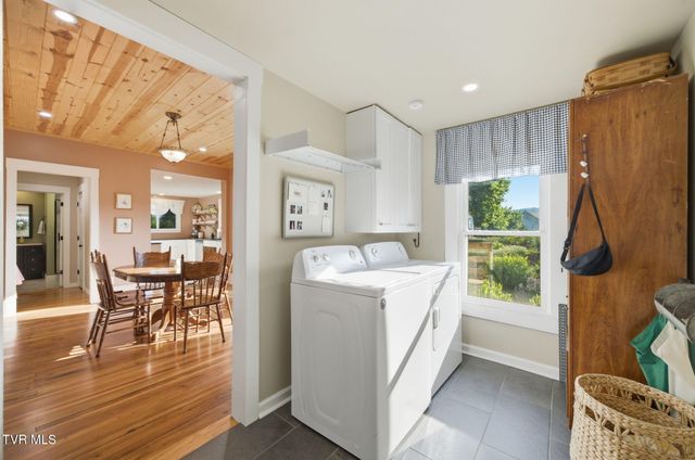 250 Five Oaks Road, Jonesborough, TN 37659