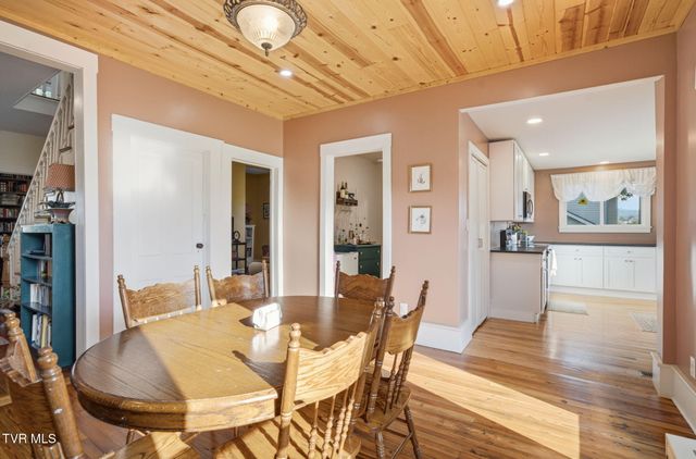 250 Five Oaks Road, Jonesborough, TN 37659