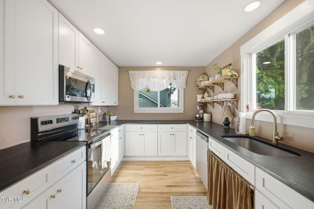 250 Five Oaks Road, Jonesborough, TN 37659