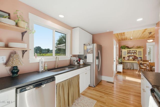 250 Five Oaks Road, Jonesborough, TN 37659