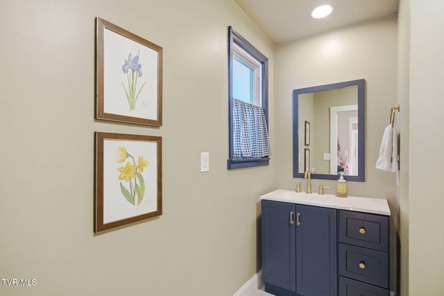 250 Five Oaks Road, Jonesborough, TN 37659