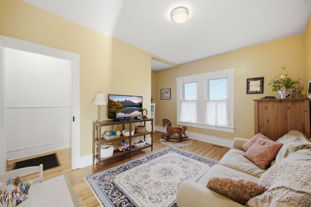 250 Five Oaks Road, Jonesborough, TN 37659
