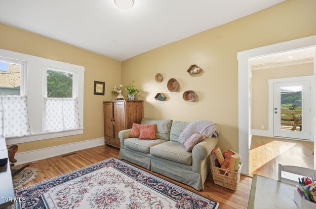 250 Five Oaks Road, Jonesborough, TN 37659