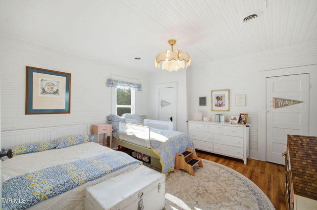250 Five Oaks Road, Jonesborough, TN 37659
