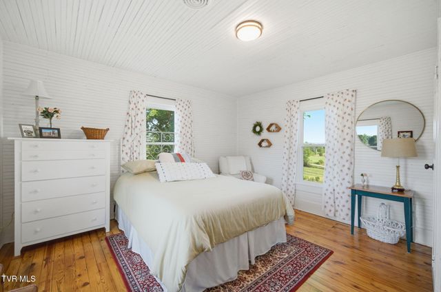 250 Five Oaks Road, Jonesborough, TN 37659