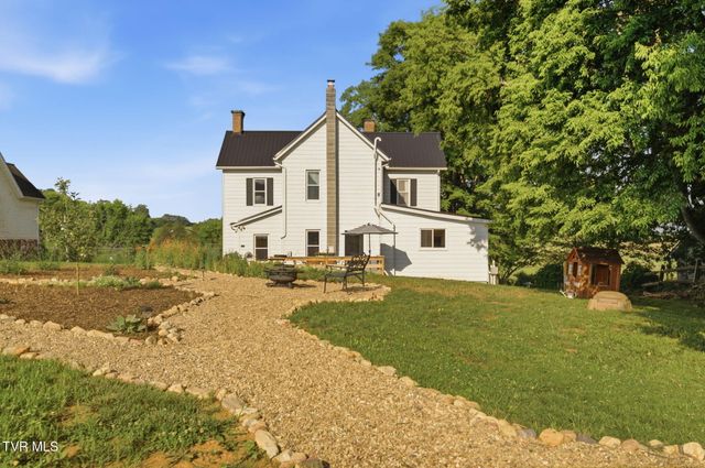 250 Five Oaks Road, Jonesborough, TN 37659