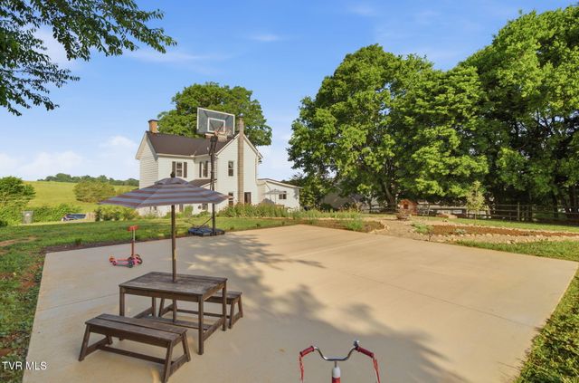 250 Five Oaks Road, Jonesborough, TN 37659