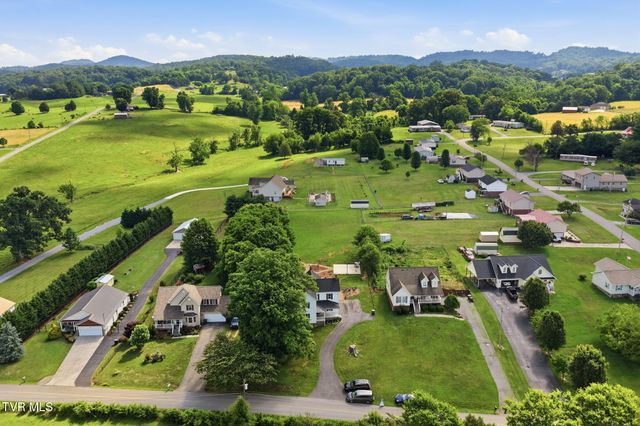 250 Five Oaks Road, Jonesborough, TN 37659