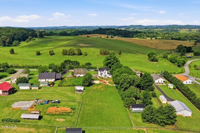 250 Five Oaks Road, Jonesborough, TN 37659