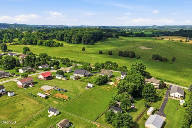 250 Five Oaks Road, Jonesborough, TN 37659