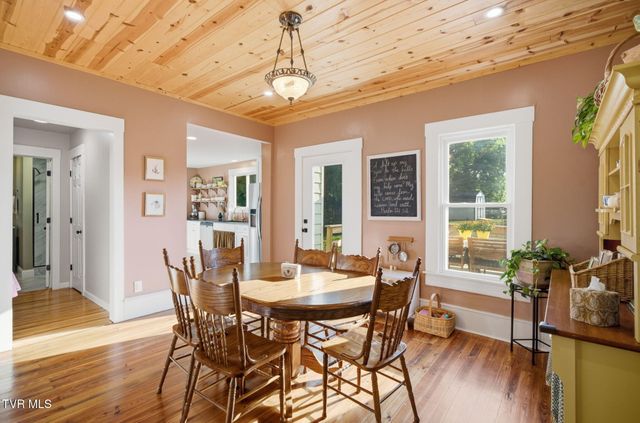 250 Five Oaks Road, Jonesborough, TN 37659