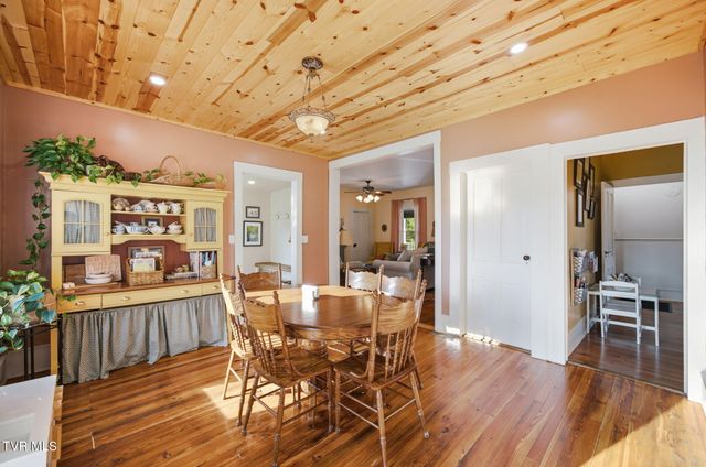 250 Five Oaks Road, Jonesborough, TN 37659