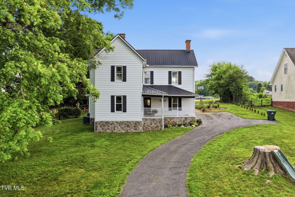 250 Five Oaks Road, Jonesborough, TN 37659
