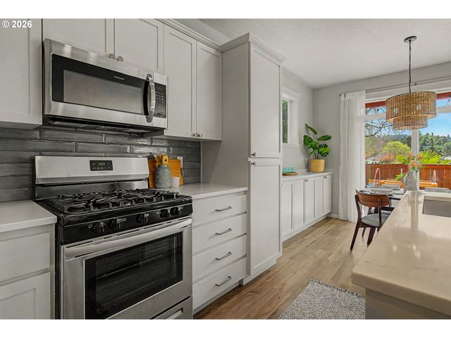 20760 Sw ROSEMOUNT St, Beaverton, OR 97078